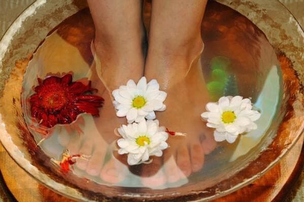 Salty foot baths help fight nail fungus