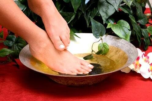 Toenails should be steamed before applying the antifungal agent. 