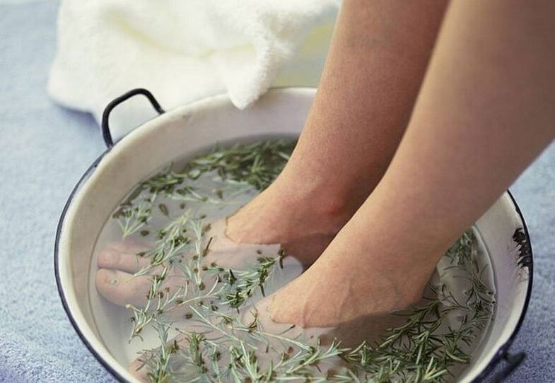 Bath with herbal decoction against nail fungus